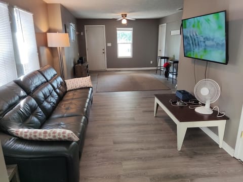 TV and multimedia, Living room, Seating area, Evening entertainment