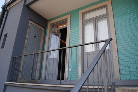 Property building, Facade/entrance, Day, Balcony/Terrace