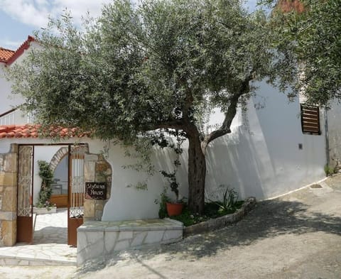 Stylianos House 3 Apartment in Leonidio