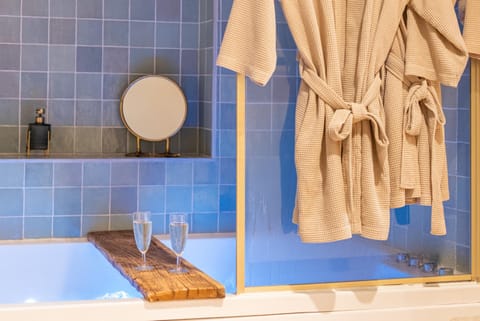 Hot Tub, Bathroom, Bath, towels