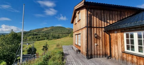 Property building, Natural landscape, Balcony/Terrace, Mountain view