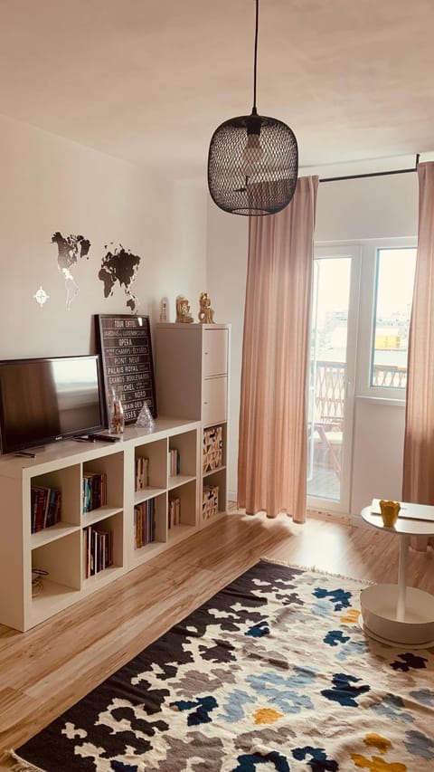 Communal lounge/ TV room, Library, TV and multimedia