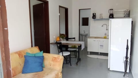 Kitchen or kitchenette, Living room, Seating area, Dining area, minibar