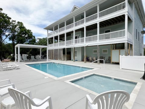 WH401 Ray and TD's House in Corolla