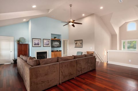 WH401 Ray and TD's House in Corolla