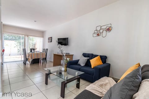TV and multimedia, Balcony/Terrace, Living room, Seating area, Dining area