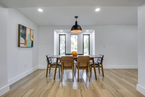 Chic Florida Retreat with Pool, Patio and Gas Grill! House in Wilton Manors