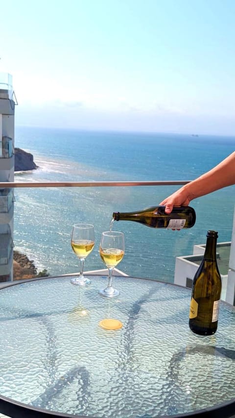 Day, Natural landscape, View (from property/room), Balcony/Terrace, Food and drinks, Sea view, Drinks, Alcoholic drinks
