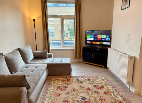 Communal lounge/ TV room, Bed, TV and multimedia