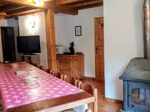 Chalet spacieux 6 pièces avec cheminée, barbecue, près des pistes, parking privé - FR-1-762-43 Chalet in Le Monêtier-les-Bains