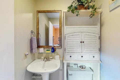 The Grand Suite - Tradewinds Apartment in Eureka Springs