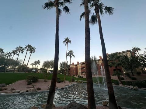 Cozy Condo in Gated Community with Pool by PHX Airport, Tempe, and Old Town Apartment in Tempe