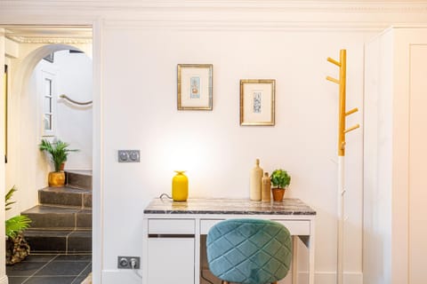 Modern Apartement Grand Paris, TV Salon, Sharing Garden, Villa des Ammonites Apartment in Paris