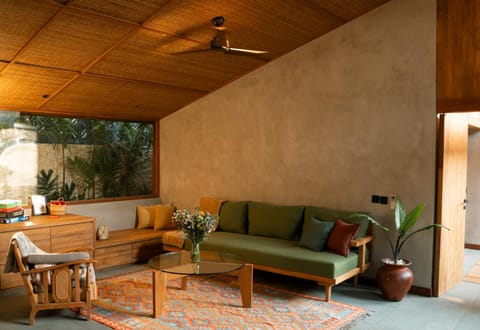 Day, Living room, Seating area