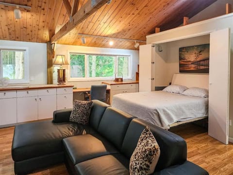 Sq Gretas Place House in Puget Sound