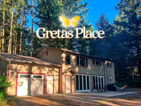 Sq Gretas Place House in Puget Sound