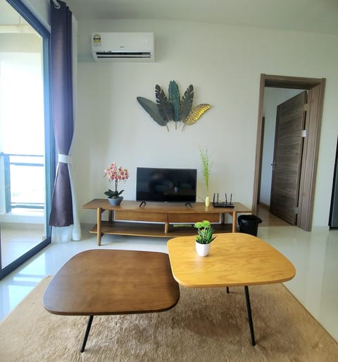 Communal lounge/ TV room, Living room, Seating area, Evening entertainment, air conditioner