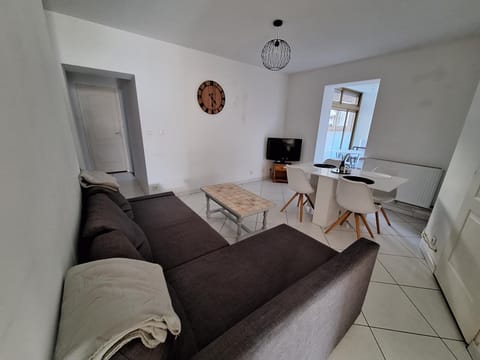 TV and multimedia, View (from property/room), Living room, Dining area