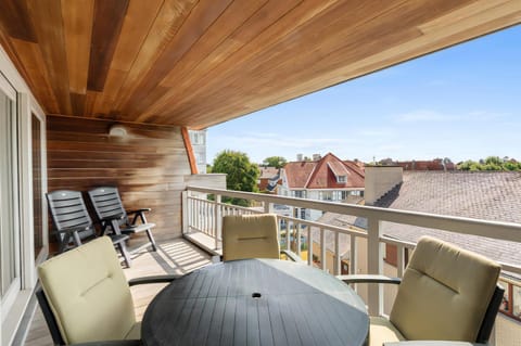 Property building, View (from property/room), Balcony/Terrace