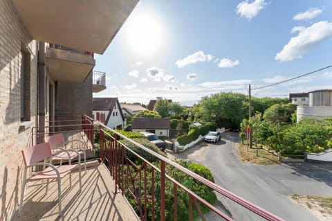 Property building, Day, Neighbourhood, View (from property/room), Balcony/Terrace, Street view