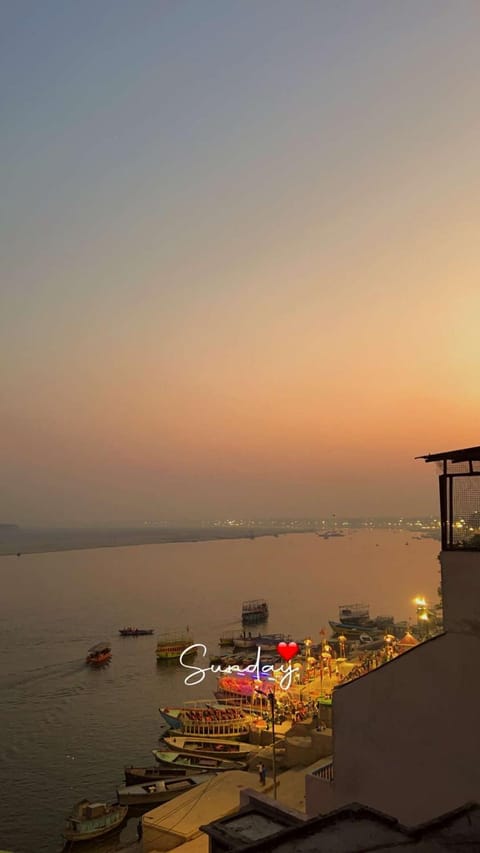 Property building, Day, Natural landscape, Balcony/Terrace, River view, Sunset