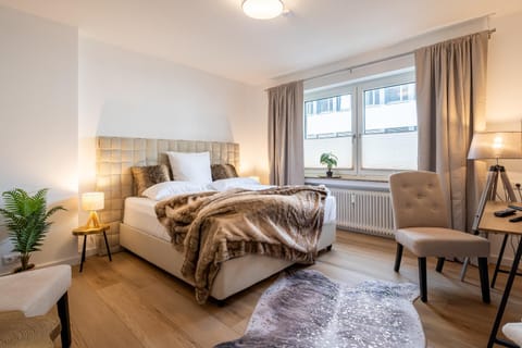 Bed, Living room, Photo of the whole room, Seating area, Bedroom