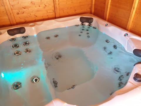 Hot Tub, Spa and wellness centre/facilities, Spa and wellness centre/facilities