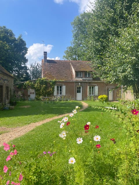 Property building, Spring, Natural landscape, Garden, Garden view
