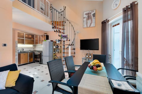 TV and multimedia, Living room, Seating area, Dining area, Evening entertainment, internet