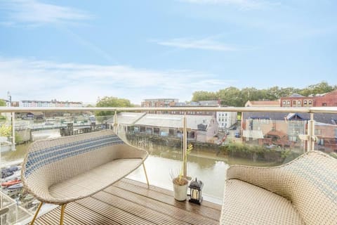 Cosy 2 bed flat in central Bristol on river Avon Apartment in Bristol