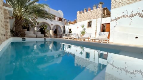 Property building, Pool view, Swimming pool, sunbed