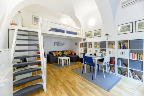 Library, Living room