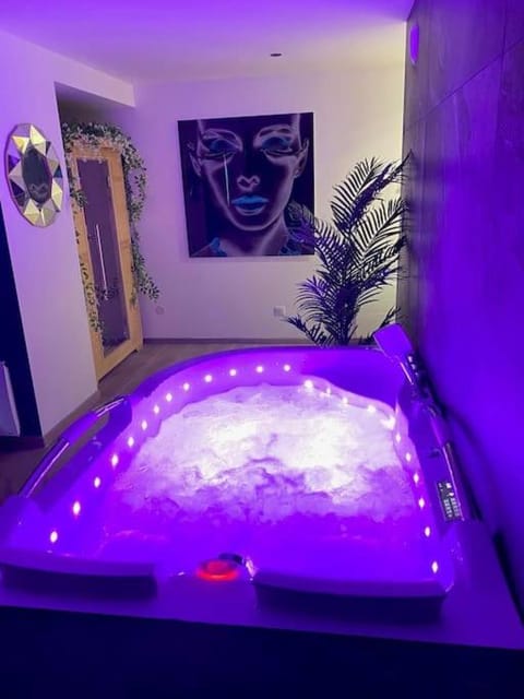 Hot Tub, Spa and wellness centre/facilities