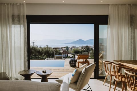 Living room, Seating area, Dining area, Mountain view, Pool view, Swimming pool, sunbed