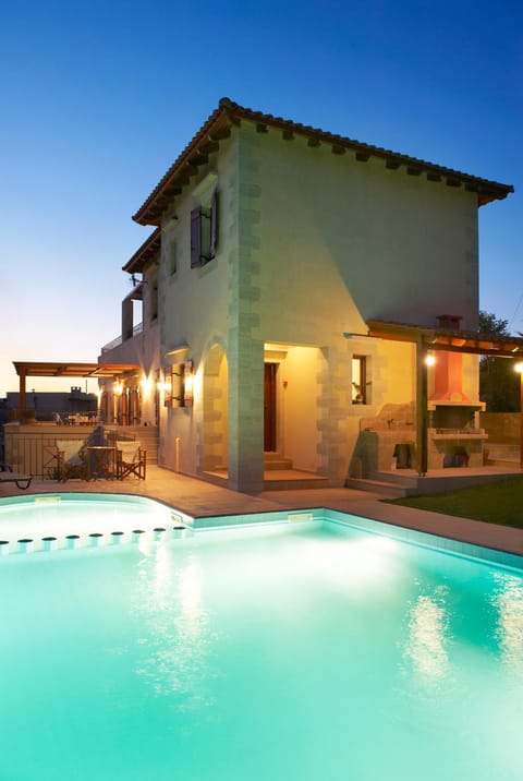 Facade/entrance, Swimming pool