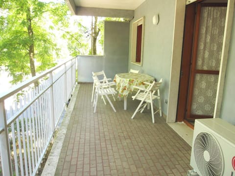 Balcony/Terrace, furniture