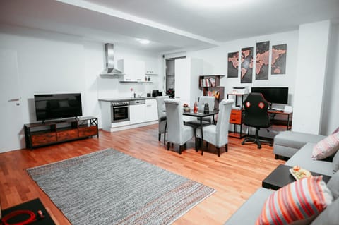 Communal lounge/ TV room, TV and multimedia, Kitchen or kitchenette, Living room, Seating area, Dining area, Evening entertainment, minibar, pet friendly, stove