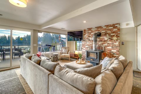 Waterfront Allyn Retreat with Guest House and Beach! House in Allyn-Grapeview