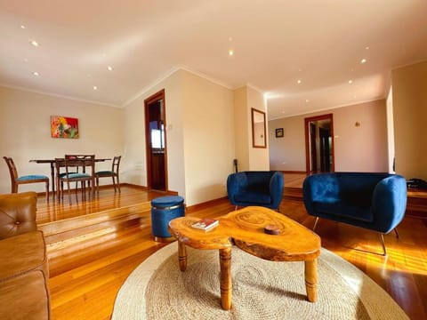 Mountains and Treetops Retreat - Nature Getaway House in Glenorchy