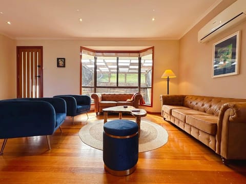 Mountains and Treetops Retreat - Nature Getaway House in Glenorchy