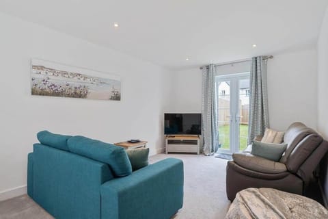 Modern House nr Gwithian Beach & St Ives House in England