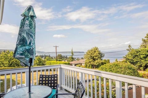 View (from property/room), Balcony/Terrace, Sea view