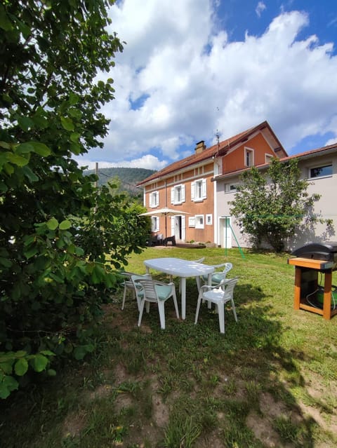 Property building, Natural landscape, BBQ facilities, Garden, Balcony/Terrace, Dining area, Garden view