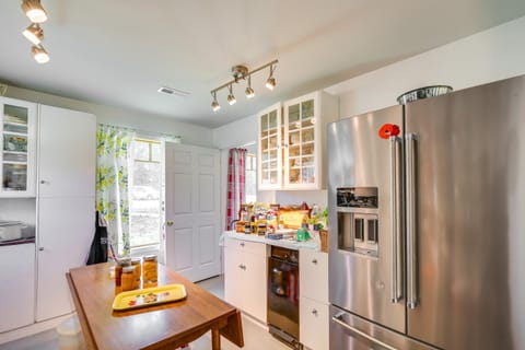 Spacious and Secluded Shook Home with Private Hot Tub! House in Ozark Mountains