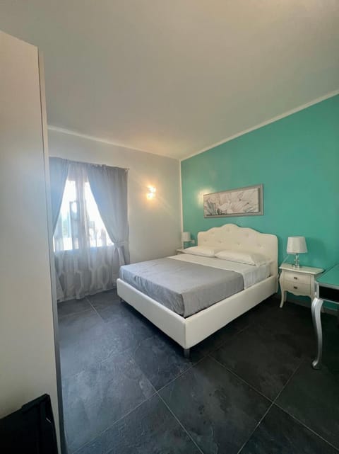 Bed, Photo of the whole room, Bedroom, wardrobe, air conditioner