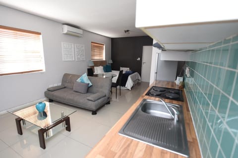 Kitchen or kitchenette, Seating area