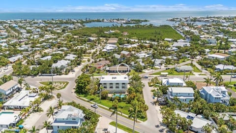 Seaduction AMI B condo Apartment in Holmes Beach