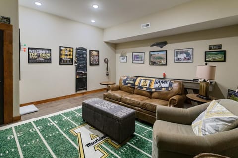 Devils Advocate House in Seven Devils