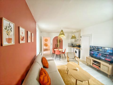 TV and multimedia, Kitchen or kitchenette, Living room, Seating area, Dining area, minibar, stove