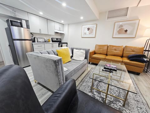 Kitchen or kitchenette, Living room, Seating area, Dining area, oven, stove